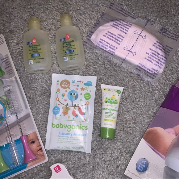 Newborn Gift Set Essentials Travel Size + 2 Freebies - Picture 2 of 3